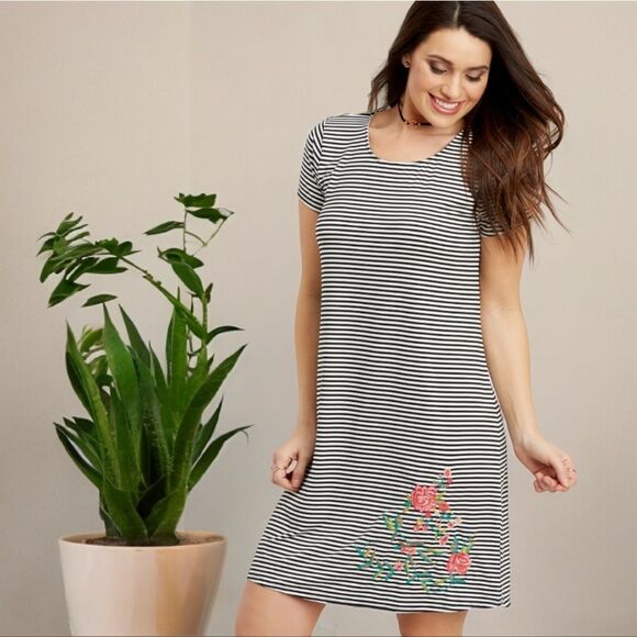Maurices Striped T-shirt Dress Floral Embroidery Jersey Knit Shift A-Line Casual - Picture 2 of 13